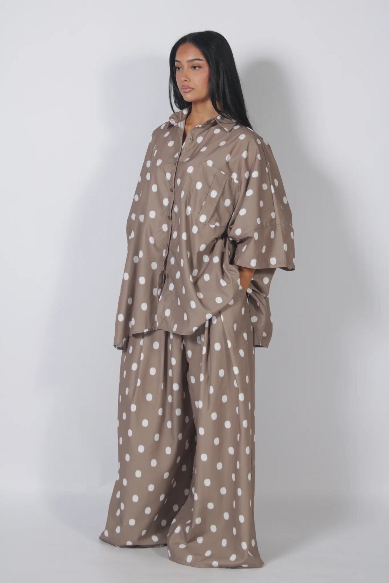 Easy Muse taupe polka dot oversized shirt and wide-leg pants set front